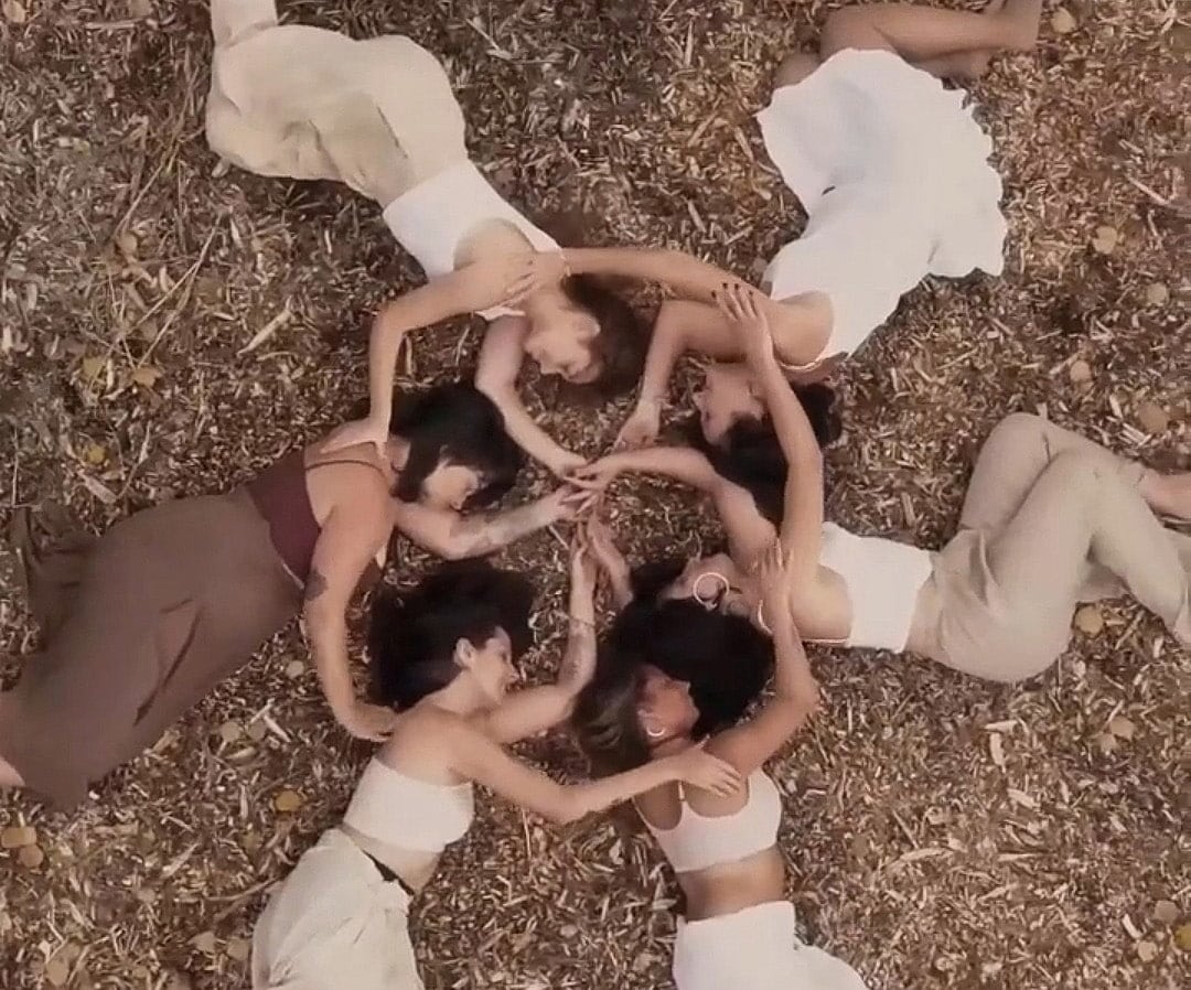 Cabinet Genève, Sophrologie, Hypnose, Massothérapie, Soyez libre, prenez votre envol, liberté, bien être, corps, esprit, thérapie, accompagnement thérapeutique, médecine alternative, soin, cœur, amour, ressources, potentiels, pensées, état modifié de conscience, cercle de femme, géométrie sacré, cœur, amour, partage, sororité, liberté, énergie féminine, Yin, Yang